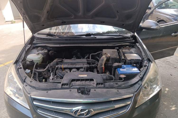 Used Hyundai Celesta 2010 1.6L AT GLS Engine Bay