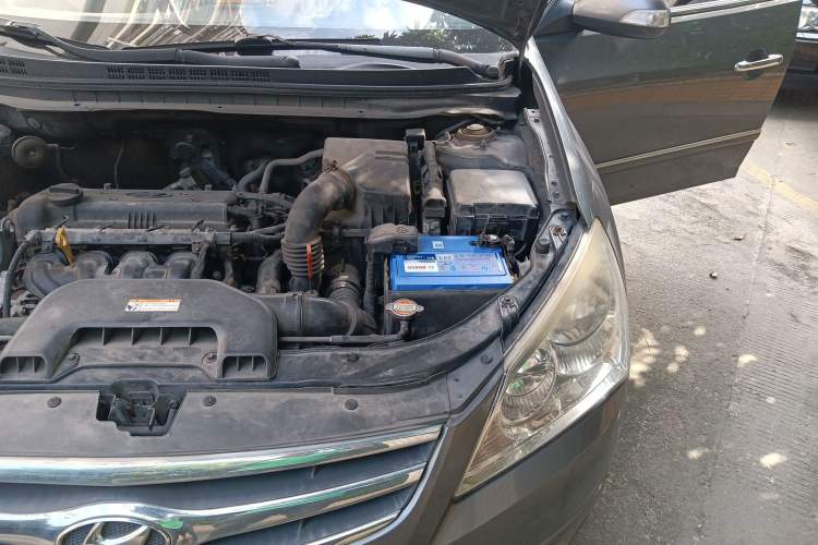 Used Hyundai Celesta 2010 1.6L AT GLS Engine Bay Left