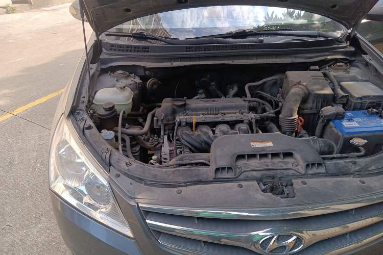 Used Hyundai Celesta 2010 1.6L AT GLS Engine Bay Right