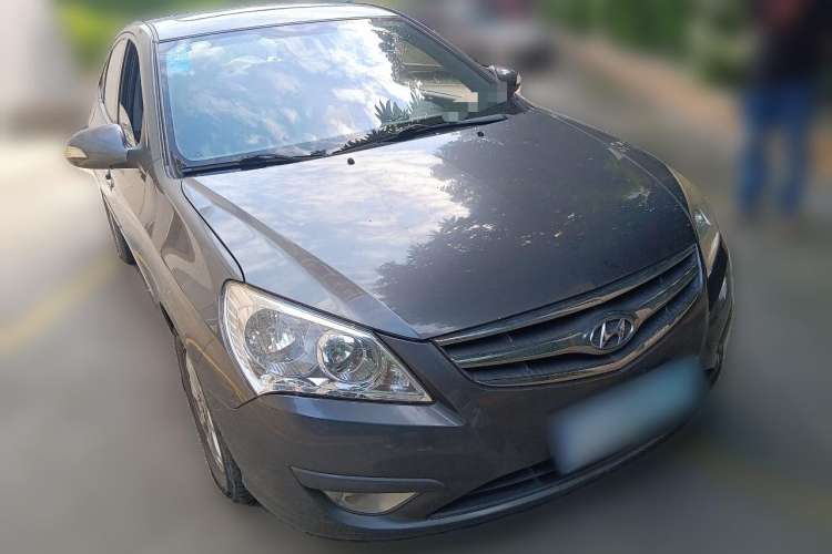 Used Hyundai Celesta 2010 1.6L AT GLS Front Right 45 Deg