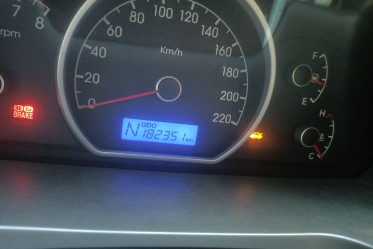 Used Hyundai Celesta 2010 1.6L AT GL Odometer Close Up