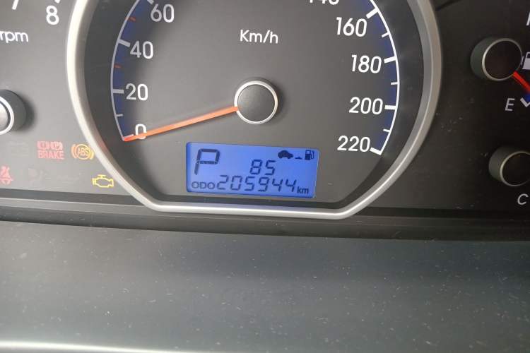 Used Hyundai Celesta 2010 1.6L AT GLS Odometer Close Up