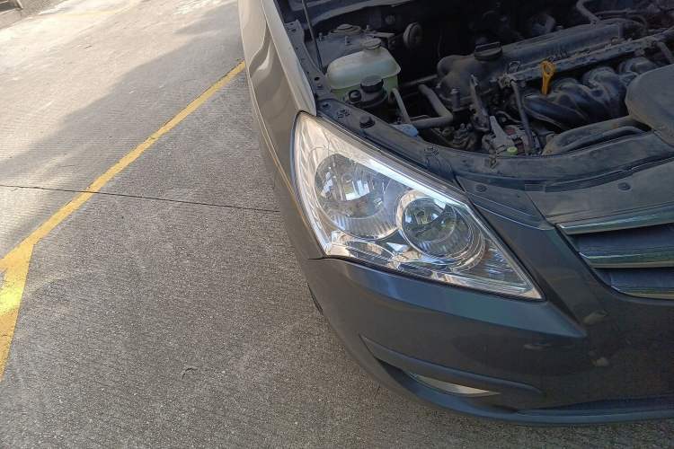 Used Hyundai Celesta 2010 1.6L AT GLS Right Front Headlight