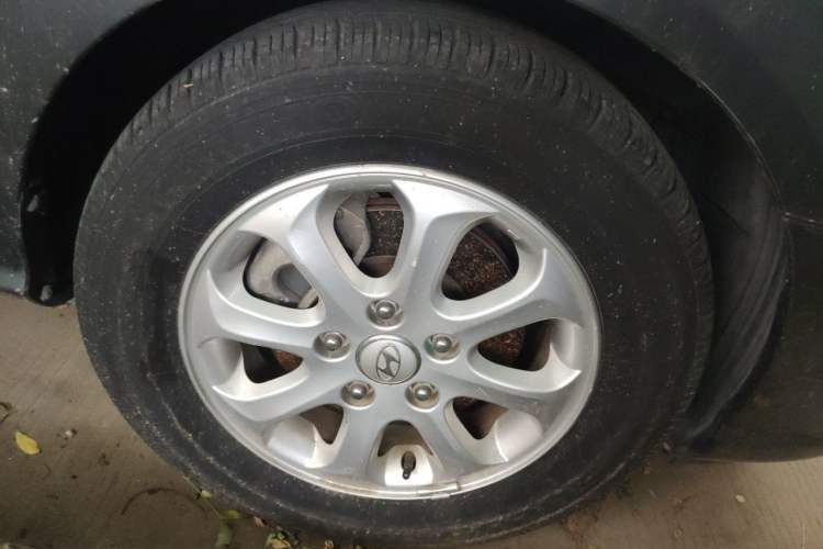 Used Hyundai Celesta 2010 1.6L AT GLS Right Front Wheel Hub