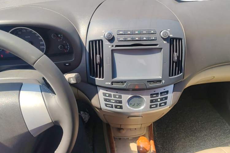 Used Hyundai Celesta 2010 1.6L AT GL Audio And AC Panel