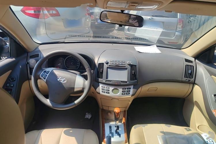Used Hyundai Celesta 2010 1.6L AT GL Center Console