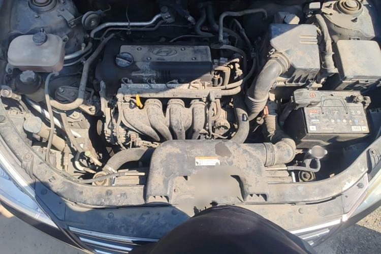 Used Hyundai Celesta 2010 1.6L AT GL Engine Bay