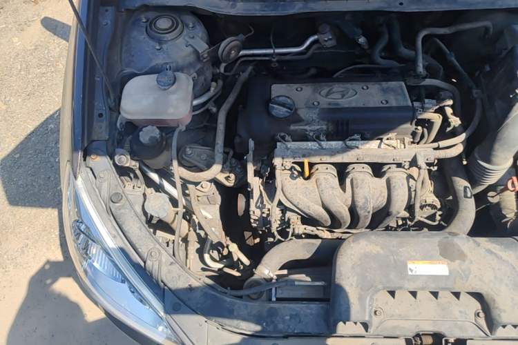 Used Hyundai Celesta 2010 1.6L AT GL Engine Bay Right