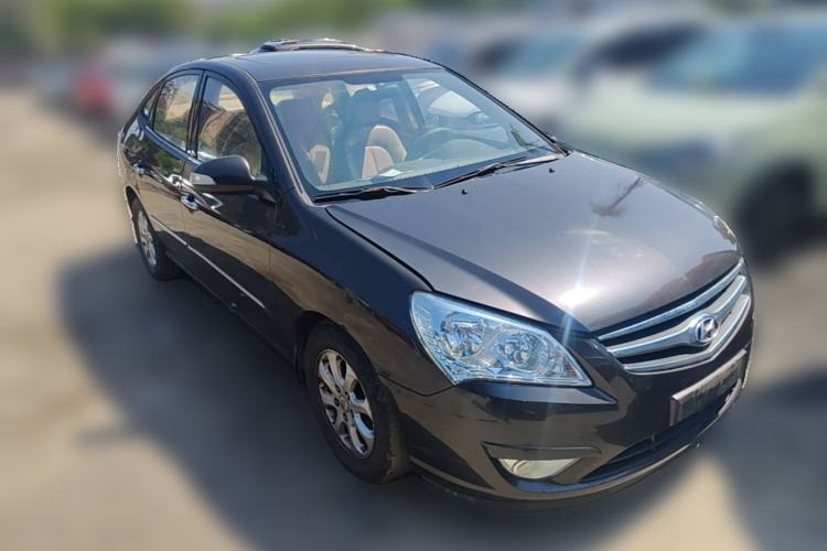 Used Hyundai Celesta 2010 1.6L AT GL Front Right 45 Deg