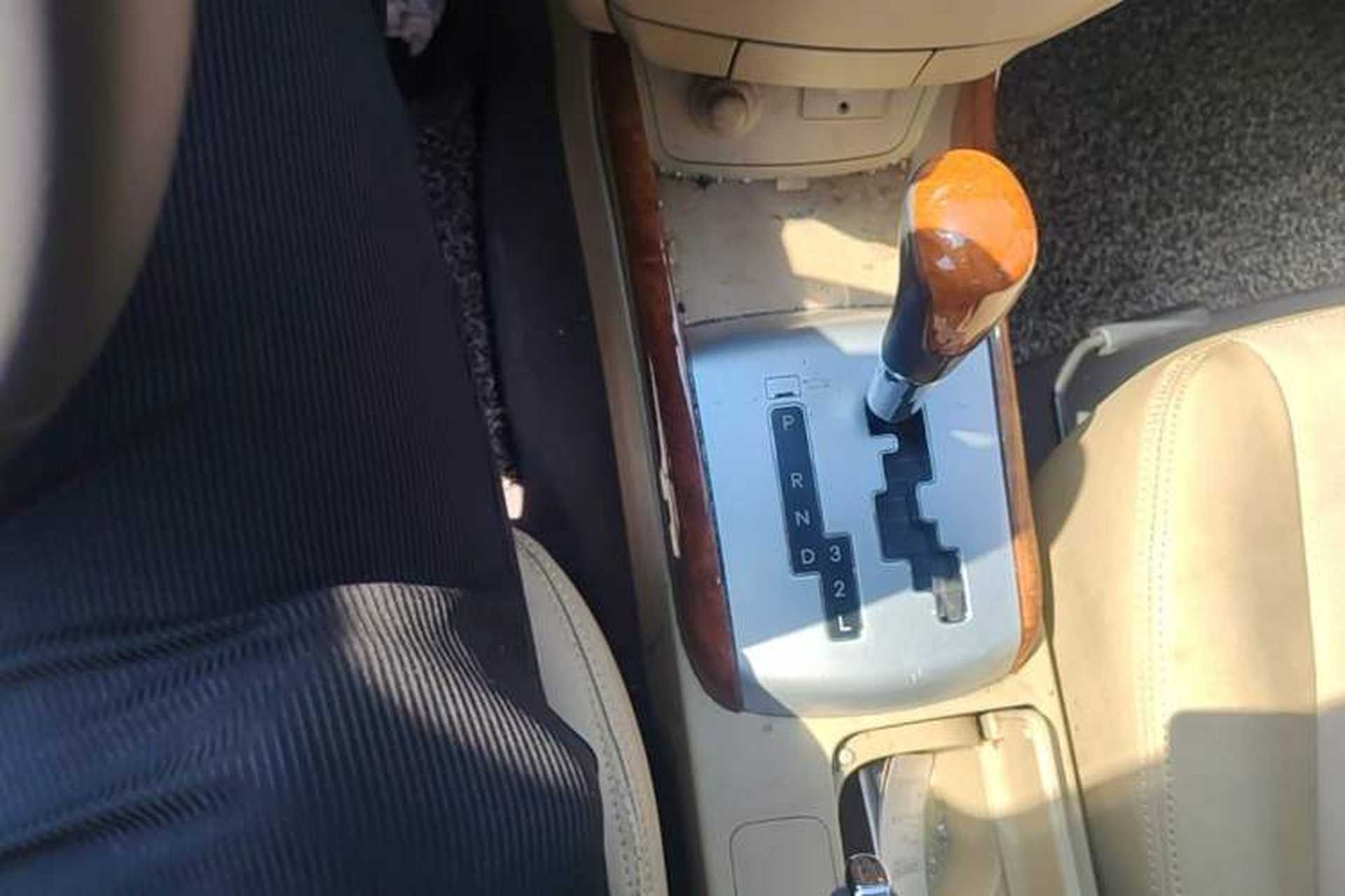 Used Hyundai Celesta 2010 1.6L AT GL Gear Lever