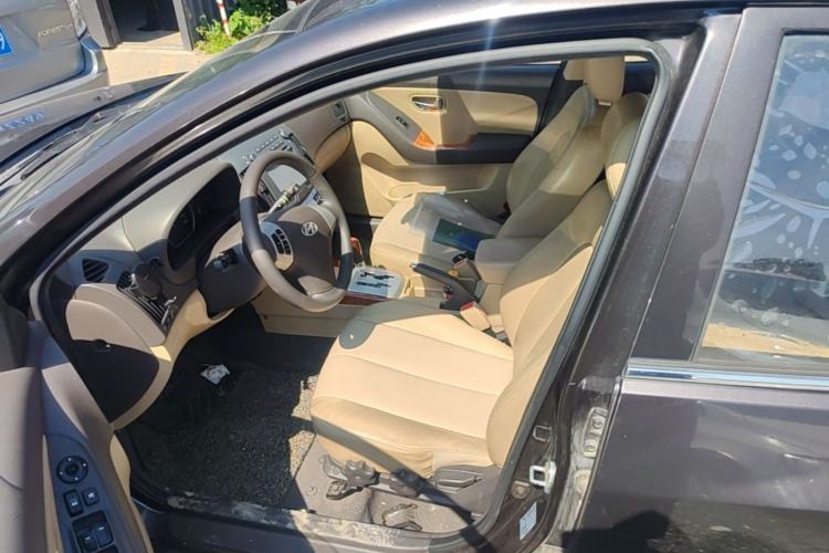 Used Hyundai Celesta 2010 1.6L AT GL Left Front Seat