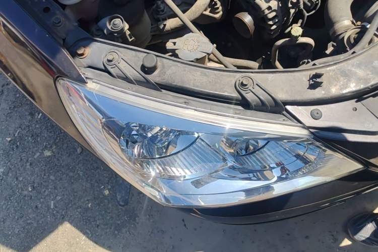 Used Hyundai Celesta 2010 1.6L AT GL Right Front Headlight