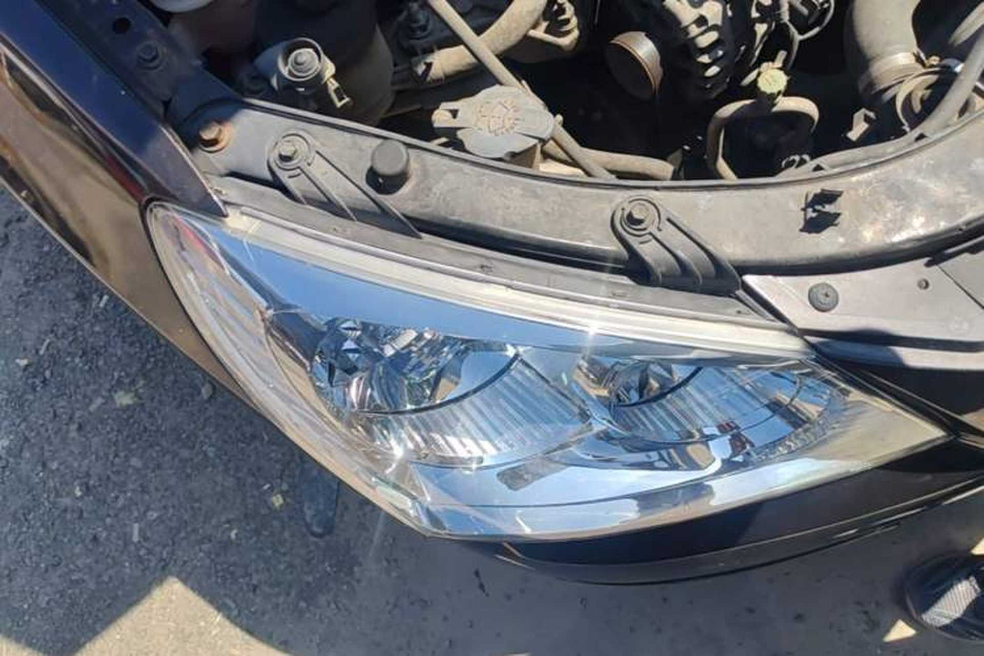 Used Hyundai Celesta 2010 1.6L AT GL Right Front Headlight