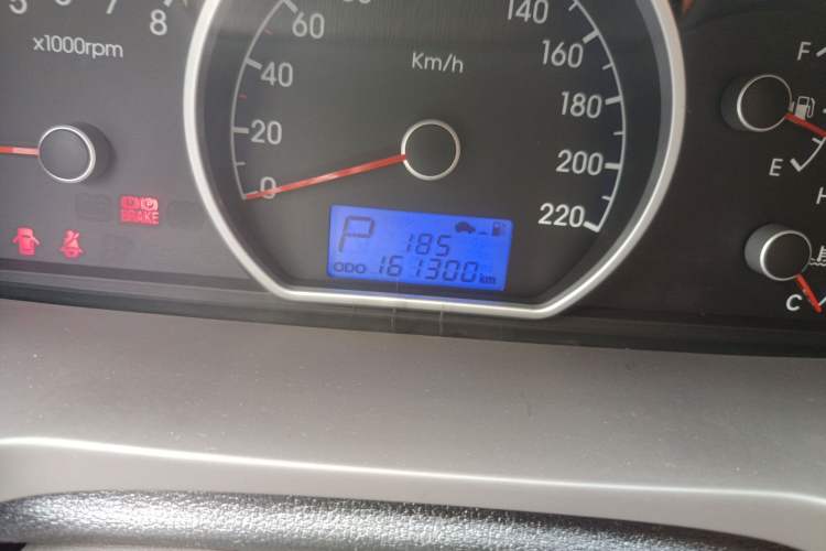 Used Hyundai Celesta 2010 1.6L AT GLS Odometer Close Up