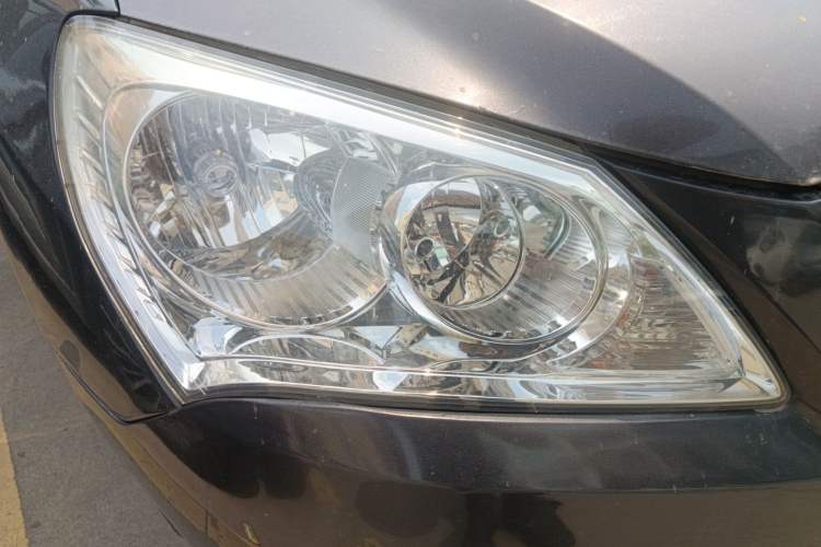 Used Hyundai Celesta 2010 1.6L AT GLS Right Front Headlight