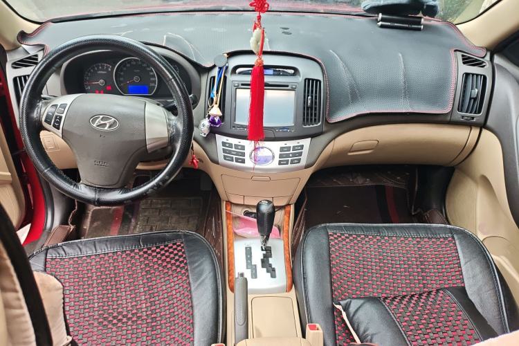 Used Hyundai Celesta 2010 1.6L AT GLS Center Console
