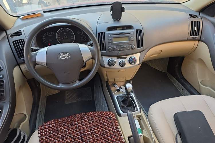 Used Hyundai Celesta 2010 1.6L MT GLS Center Console
