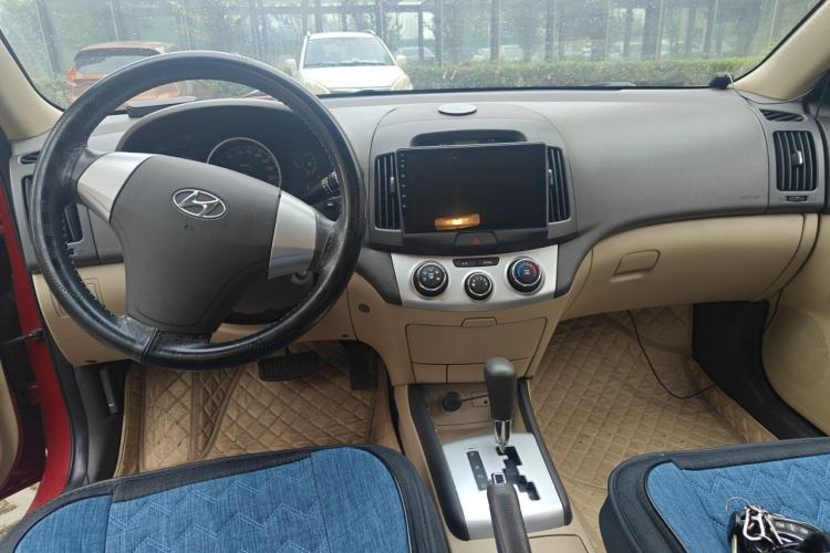 Used Hyundai Celesta 2010 1.6L AT GL Center Console