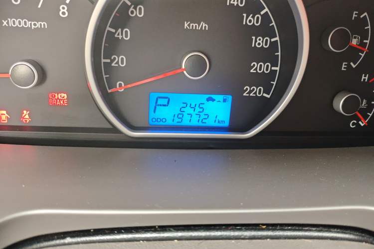 Used Hyundai Celesta 2010 1.6L AT GLS Odometer Close Up