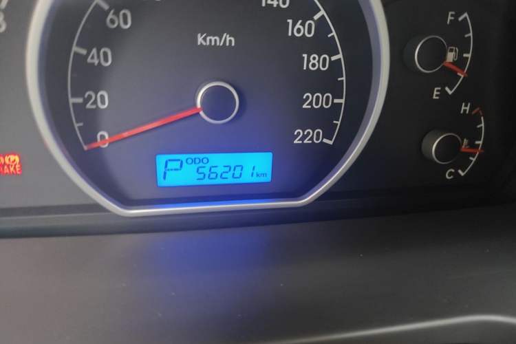 Used Hyundai Celesta 2010 1.6L AT GL Odometer Close Up