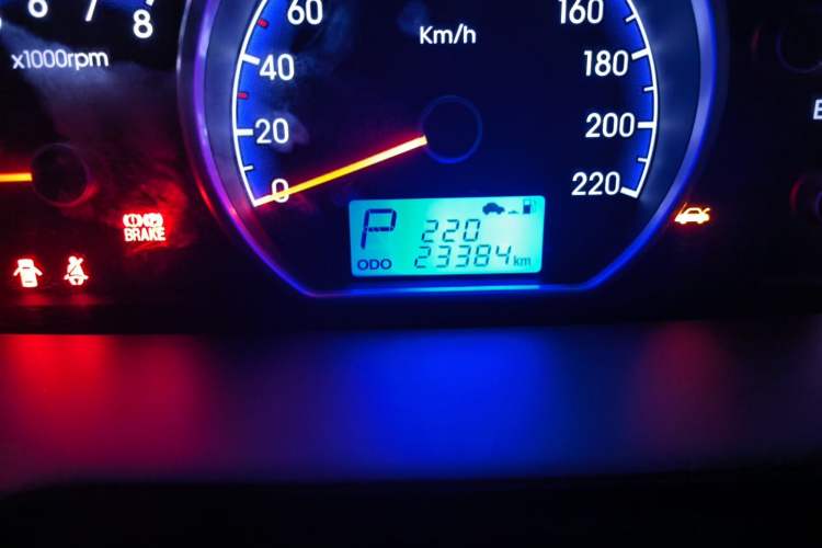 Used Hyundai Celesta 2010 1.6L AT GLS Odometer Close Up