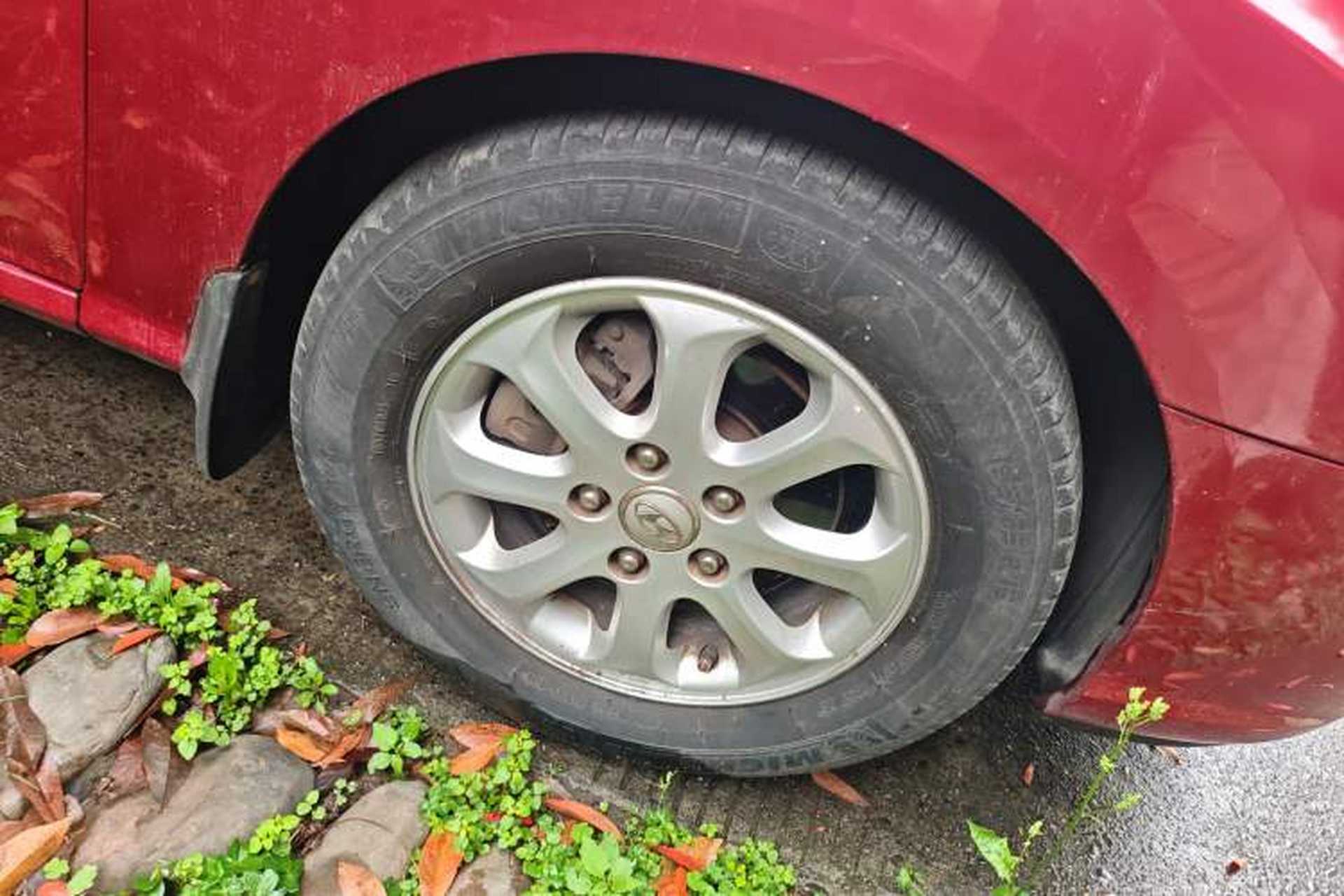 Used Hyundai Celesta 2010 1.6L AT GLS Right Front Wheel Hub