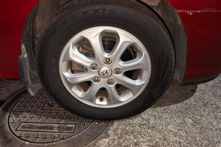 Used Hyundai Celesta 2010 1.6L AT GLS Right Front Wheel Hub
