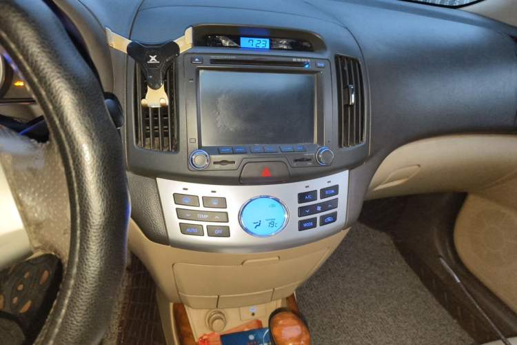 Used Hyundai Celesta 2010 1.6L AT GL Audio And AC Panel