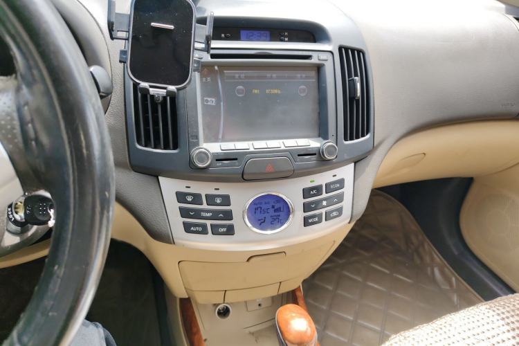 Used Hyundai Celesta 2010 1.6L AT GLS Audio And AC Panel
