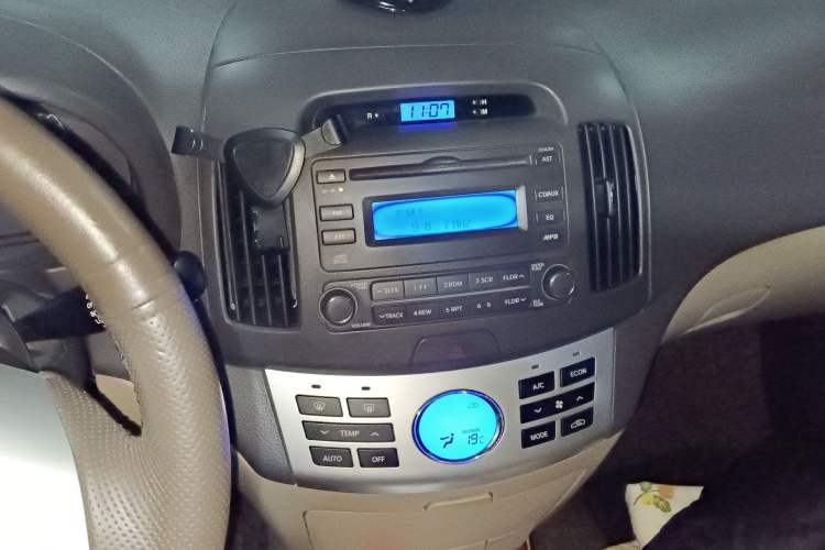 Used Hyundai Celesta 2010 1.6L AT GLS Audio And AC Panel