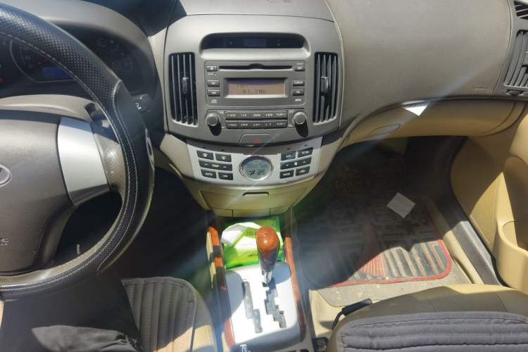 Used Hyundai Celesta 2010 1.6L AT GLS Audio And AC Panel