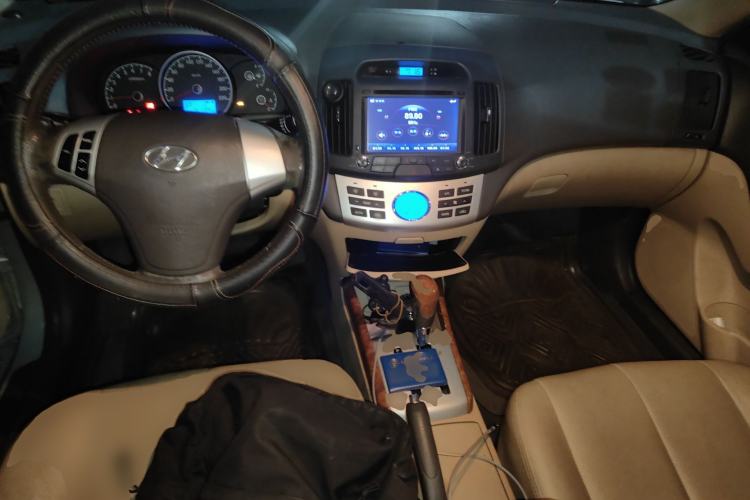 Used Hyundai Celesta 2010 1.6L AT GLS Center Console