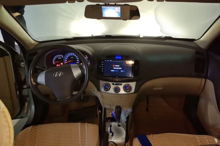 Used Hyundai Celesta 2010 1.6L AT GL Center Console