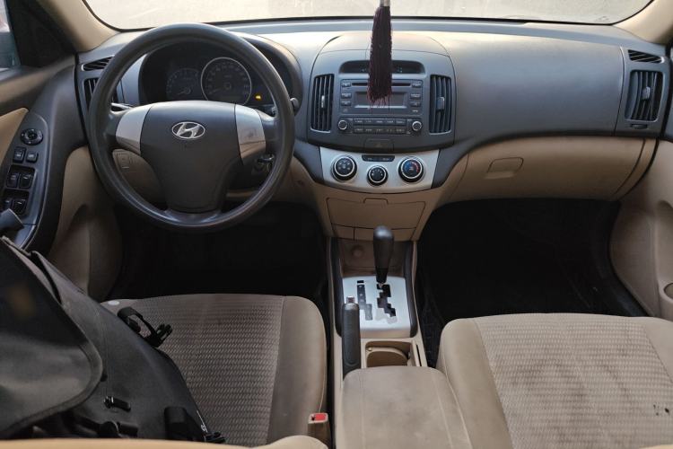 Used Hyundai Celesta 2010 1.6L AT GL Center Console