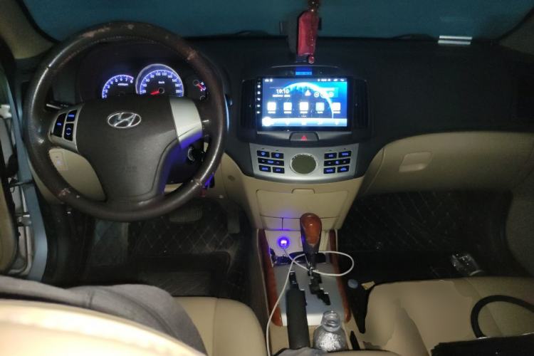 Used Hyundai Celesta 2010 1.6L AT GLS Center Console