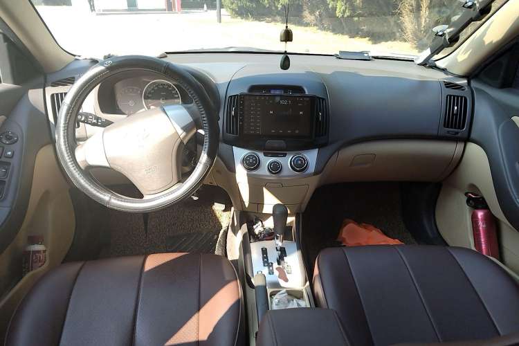 Used Hyundai Celesta 2010 1.6L AT GL Center Console