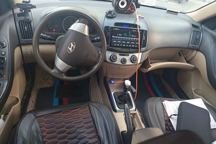 Used Hyundai Celesta 2010 1.6L MT GLS Center Console