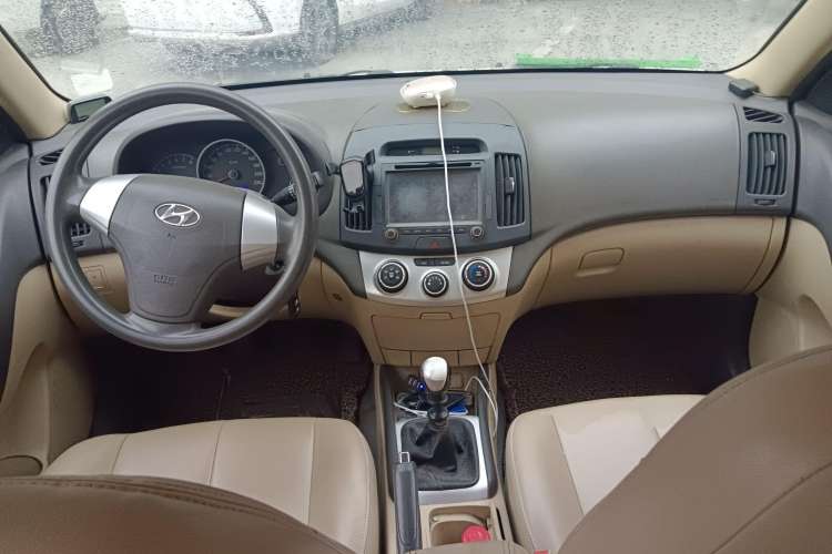 Used Hyundai Celesta 2010 1.6L MT GL Center Console