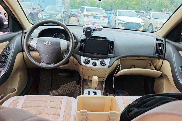 Used Hyundai Celesta 2010 1.6L AT GL Center Console