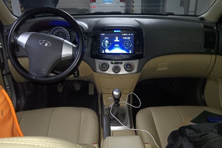 Used Hyundai Celesta 2010 1.6L MT GLS Center Console