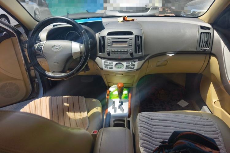 Used Hyundai Celesta 2010 1.6L AT GLS Center Console