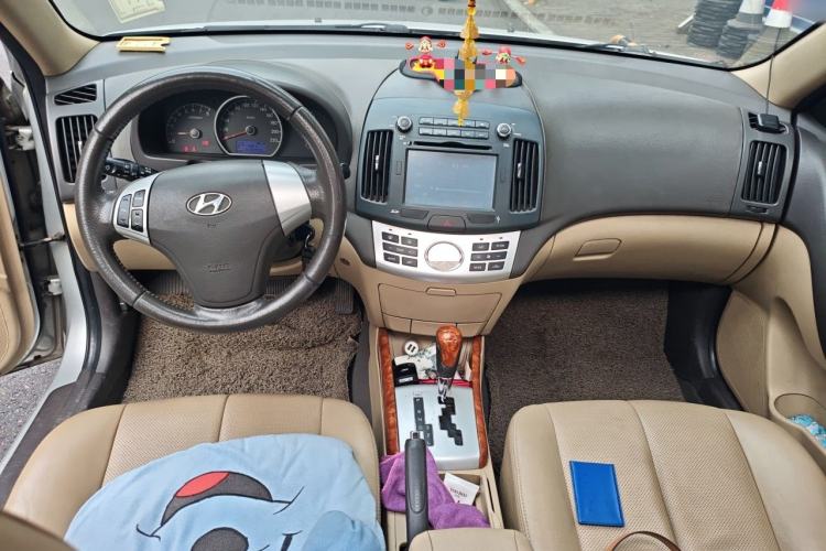 Used Hyundai Celesta 2010 1.6L AT GLS Center Console