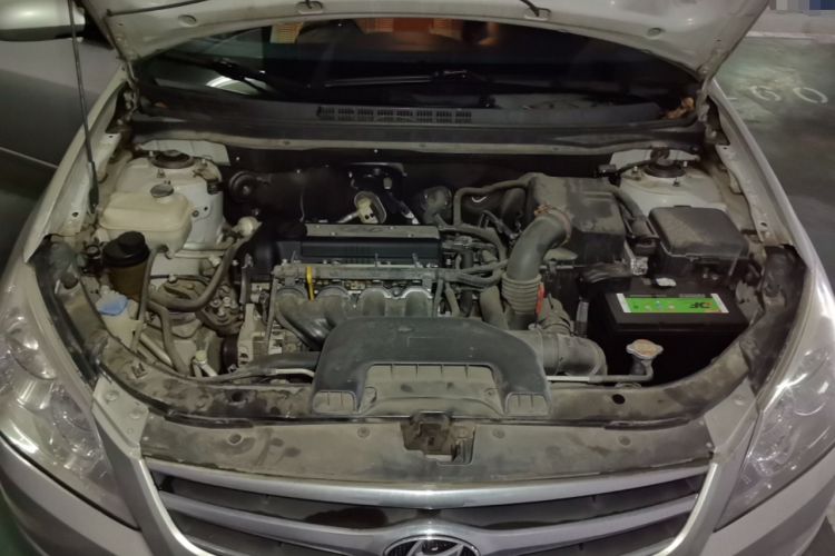 Used Hyundai Celesta 2010 1.6L AT GL Engine Bay