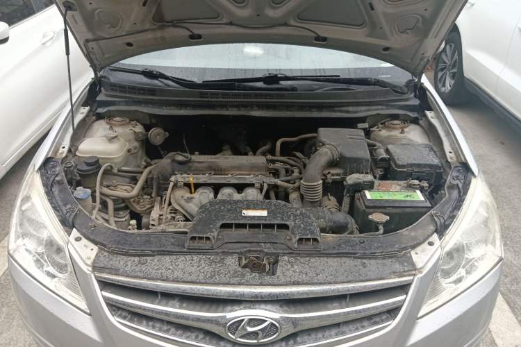 Used Hyundai Celesta 2010 1.6L MT GL Engine Bay