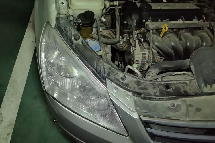 Used Hyundai Celesta 2010 1.6L AT GL Engine Bay Right