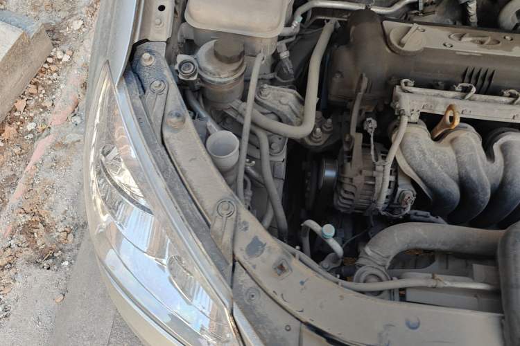 Used Hyundai Celesta 2010 1.6L AT GL Engine Bay Right