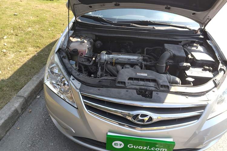 Used Hyundai Celesta 2010 1.6L AT GL Engine Bay Right
