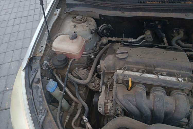 Used Hyundai Celesta 2010 1.6L MT GLS Engine Bay Right