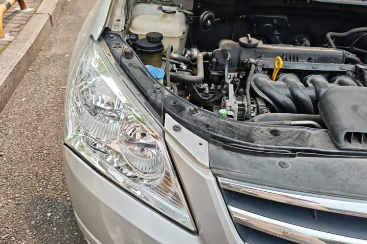 Used Hyundai Celesta 2010 1.6L AT GLS Engine Bay Right