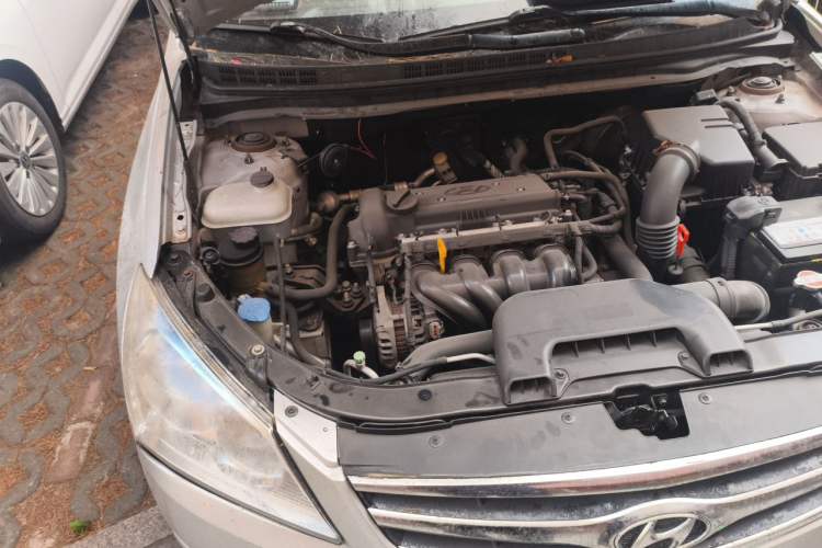 Used Hyundai Celesta 2010 1.6L AT GLS Engine Bay Right
